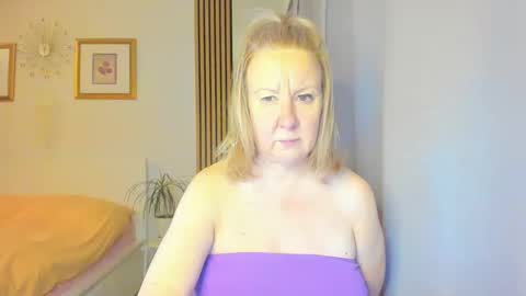 Snapshot of blonde_angel20 chatting on 02.05.25 Nicole online show from 02.05.25