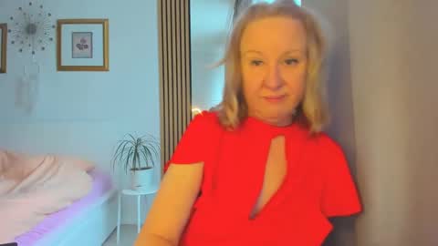 Snapshot of blonde_angel20 chatting on 02.06.25 Nicole online show from 02.06.25