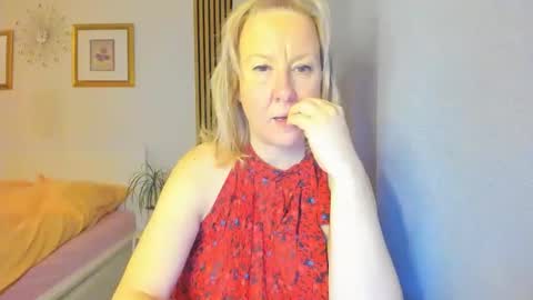 Snapshot of blonde_angel20 chatting on 02.09.25 Nicole online show from 02.09.25