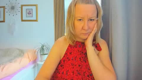 Snapshot of blonde_angel20 chatting on 02.20.25 Nicole online show from 02.20.25