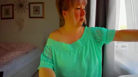 Nicole online show from 04.14.26