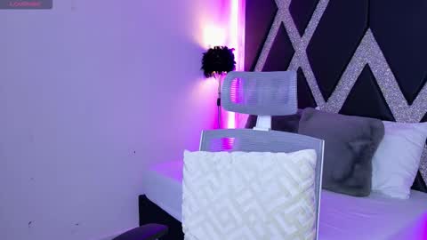 Snapshot of blonde_cat1515 chatting on 11.10.25 alejandra online show from 11.10.25