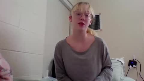 Snapshot of blonde_katie chatting on 12.07.24 Katie online show from 12.07.24