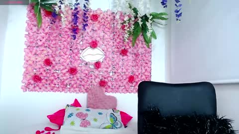 Snapshot of blonde_squirt_ chatting on 01.08.25 blonde_squirt_ online show from 01.08.25