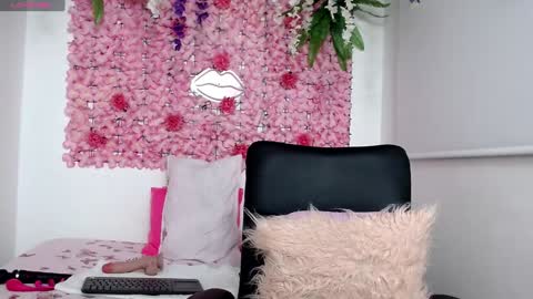 Snapshot of blonde_squirt_ chatting on 02.07.25 blonde_squirt_ online show from 02.07.25