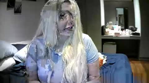 blondedolltia online show from 10.10.25