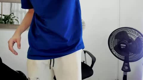 Snapshot of blondie_lover69 chatting on 02.01.25 Maleeth online show from 02.01.25