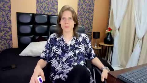 Snapshot of blondie_lover69 chatting on 02.02.25 Maleeth online show from 02.02.25