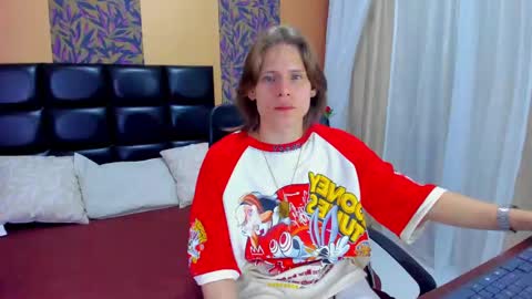 Snapshot of blondie_lover69 chatting on 02.04.25 Maleeth online show from 02.04.25