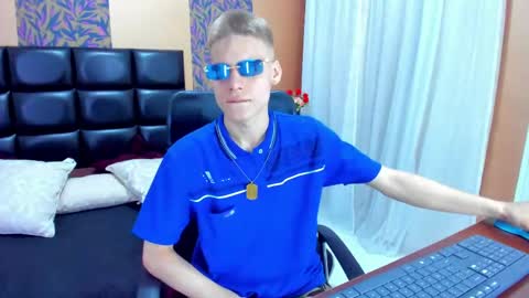 Snapshot of blondie_lover69 chatting on 02.06.25 Maleeth online show from 02.06.25