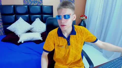 Snapshot of blondie_lover69 chatting on 02.08.25 Maleeth online show from 02.08.25