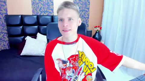 Snapshot of blondie_lover69 chatting on 02.10.25 Maleeth online show from 02.10.25