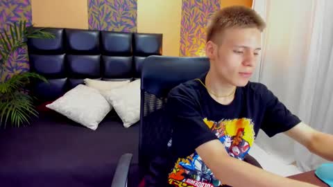 Snapshot of blondie_lover69 chatting on 02.20.25 Maleeth online show from 02.20.25