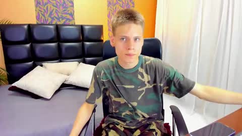 Snapshot of blondie_lover69 chatting on 02.23.25 Maleeth online show from 02.23.25