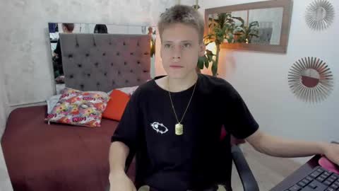 Snapshot of blondie_lover69 chatting on 03.04.25 Maleeth online show from 03.04.25