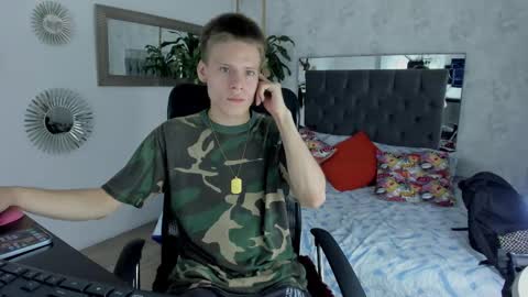 Snapshot of blondie_lover69 chatting on 03.08.25 Maleeth online show from 03.08.25