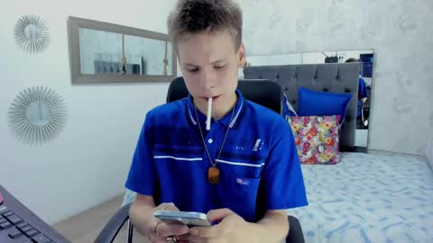 Snapshot of blondie_lover69 chatting on 03.12.25 Maleeth online show from 03.12.25
