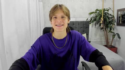 Snapshot of blondie_lover69 chatting on 09.21.25 Maleeth online show from 09.21.25