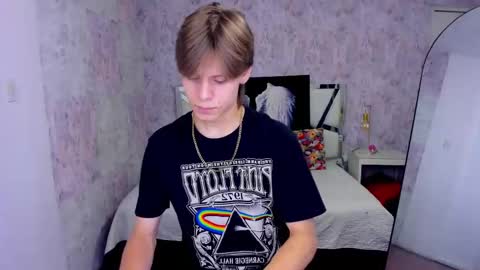 Snapshot of blondie_lover69 chatting on 09.22.25 Maleeth online show from 09.22.25