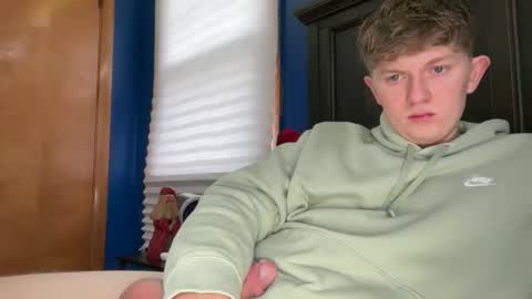 Snapshot of blondiedicks1 chatting on 12.02.25 blondiedicks1 online show from 12.02.25