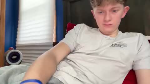 Snapshot of blondiedicks1 chatting on 12.04.25 blondiedicks1 online show from 12.04.25