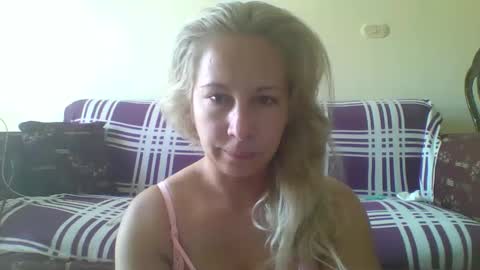 Snapshot of blondiepam23 chatting on 05.12.26 BlondiePam online show from 05.12.26