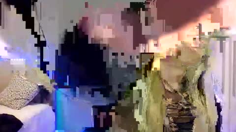 Snapshot of blondleyla chatting on 11.04.25 BlondLeyla online show from 11.04.25