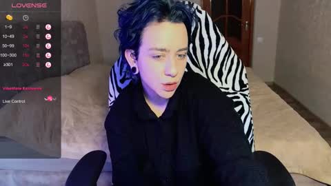 Snapshot of blooming_soul chatting on 03.10.25 blooming_soul online show from 03.10.25