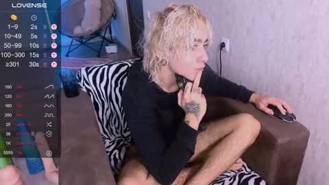 Snapshot of blooming_soul chatting on 10.01.25 blooming_soul online show from 10.01.25