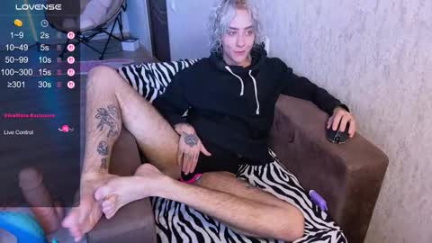 Snapshot of blooming_soul chatting on 10.11.25 blooming_soul online show from 10.11.25