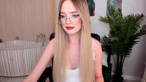 Sophia online show from 02.06.25