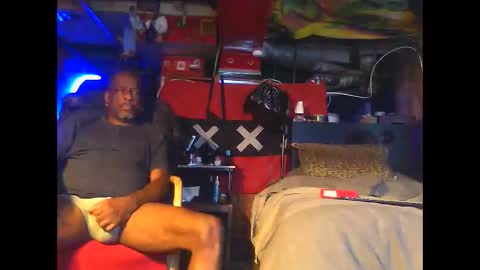 Snapshot of blowfly chatting on 11.25.25 BLOWFLY online show from 11.25.25