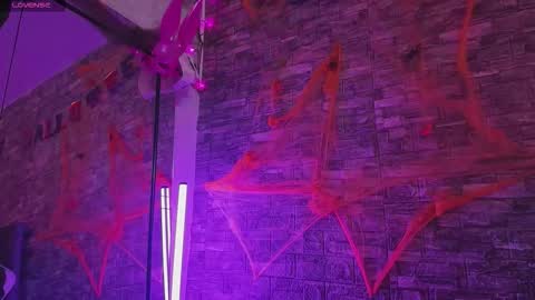 Snapshot of blowjob_sex69 chatting on 10.26.25 santiylola online show from 10.26.25