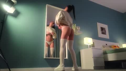 Snapshot of blue_affair chatting on 01.11.26 Mia online show from 01.11.26