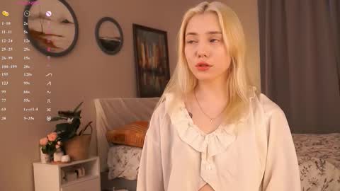 Snapshot of blue_bow chatting on 11.18.25 Adeline online show from 11.18.25