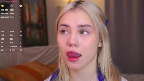 Snapshot of blue_bow chatting on 12.01.25 Adeline online show from 12.01.25