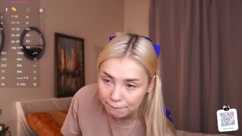 Snapshot of blue_bow chatting on 12.05.25 Adeline online show from 12.05.25