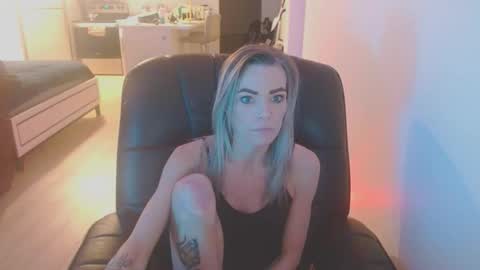 Snapshot of blue_eyed_foxxxx chatting on 03.03.26 blue eyed foxxxx online show from 03.03.26