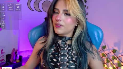 Snapshot of blue_kittenn chatting on 09.11.25 blue_kittenn online show from 09.11.25