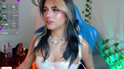 Snapshot of blue_kittenn chatting on 09.13.25 blue_kittenn online show from 09.13.25