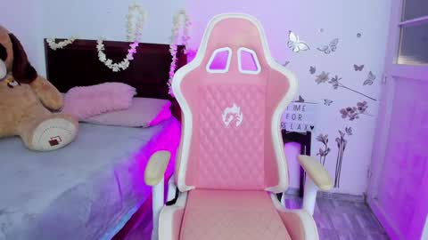 Snapshot of blue_petite chatting on 01.29.25 Linda online show from 01.29.25