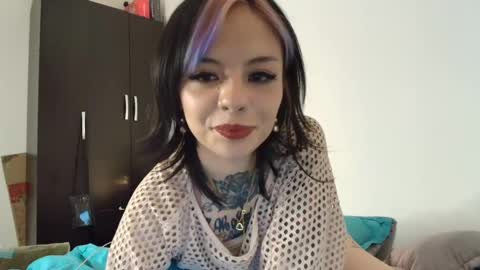 Snapshot of blue_tatuu1 chatting on 12.18.24 Alice bleu for friends  online show from 12.18.24