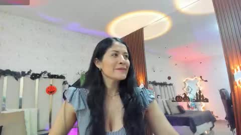 blue_tay1 online show from 10.16.25