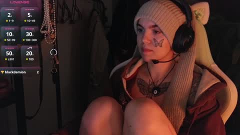 Snapshot of bluedweeb chatting on 01.09.25 Blue online show from 01.09.25