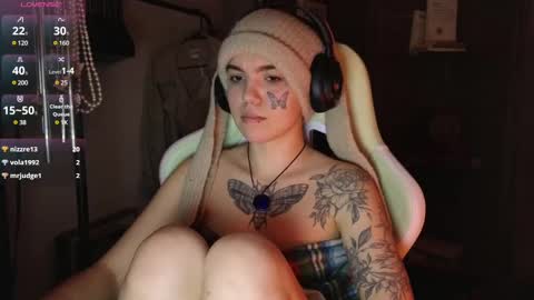 Snapshot of bluedweeb chatting on 03.08.25 Blue online show from 03.08.25