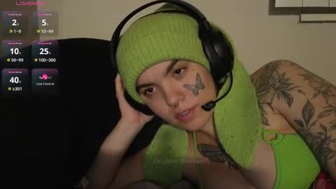 Snapshot of bluedweeb chatting on 11.17.25 Blue online show from 11.17.25