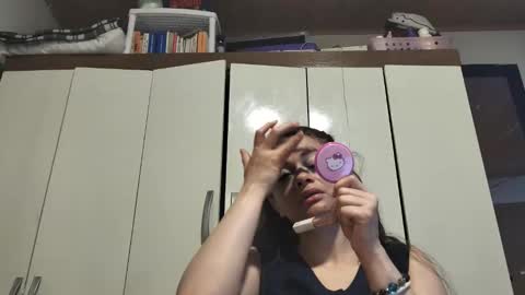 Snapshot of bluee_rose chatting on 11.08.25 rose online show from 11.08.25