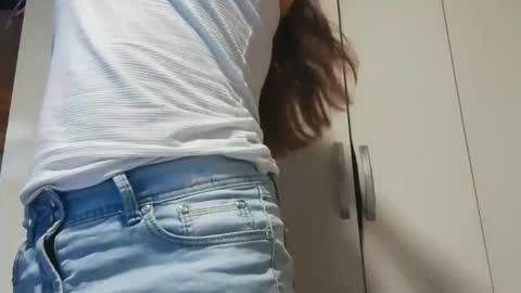 Snapshot of bluee_rose chatting on 11.16.25 rose online show from 11.16.25