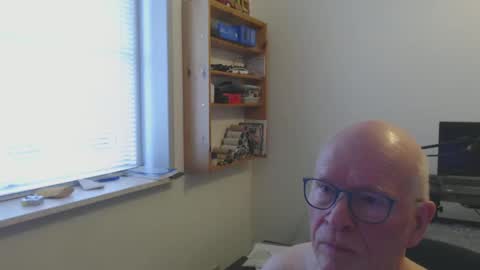 Snapshot of blueeyesn8 chatting on 02.28.25 blueeyesn8 online show from 02.28.25
