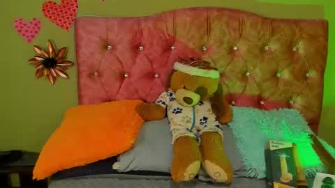 Violette 3 online show from 11.02.25